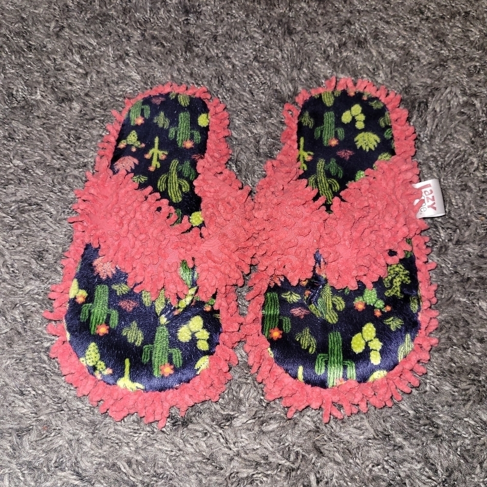 NWOT Lazy One cactus slippers. Women's L/XL